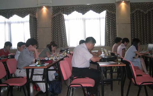 “十一五”中國制造業(yè)信息化技術(shù)及其標(biāo)準化發(fā)展研討會暨2004年全國工業(yè)自動化系統(tǒng)與集成標(biāo)準化技術(shù)委員會年會及工業(yè)機器人標(biāo)準劃分技術(shù)委員會換屆會，各參會人員聽取演講人員的報告，吸取經(jīng)驗
